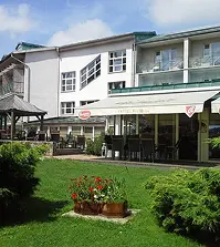 Hotel Riviera, Nová Role